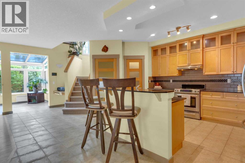 8 Elmont Court SW, Calgary, Alberta  T3H 5Z8 - Photo 8 - A2314670
