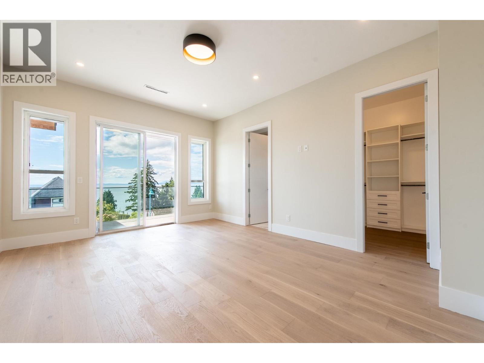 5962-5964 Barnacle Street, Sechelt, British Columbia  V7Z 0V4 - Photo 13 - R3133057