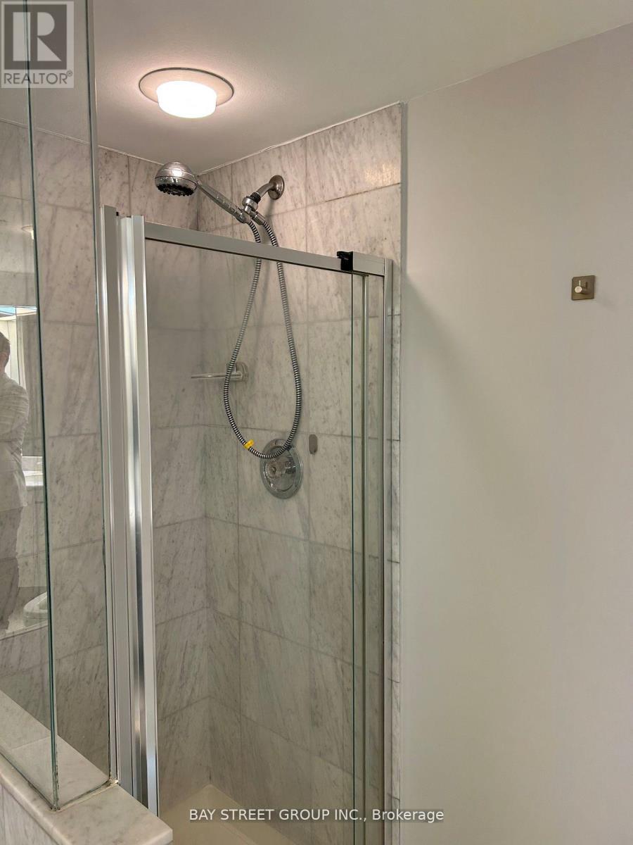 2200 - 38 Elm Street, Toronto, Ontario  M5G 2K5 - Photo 14 - C13410384