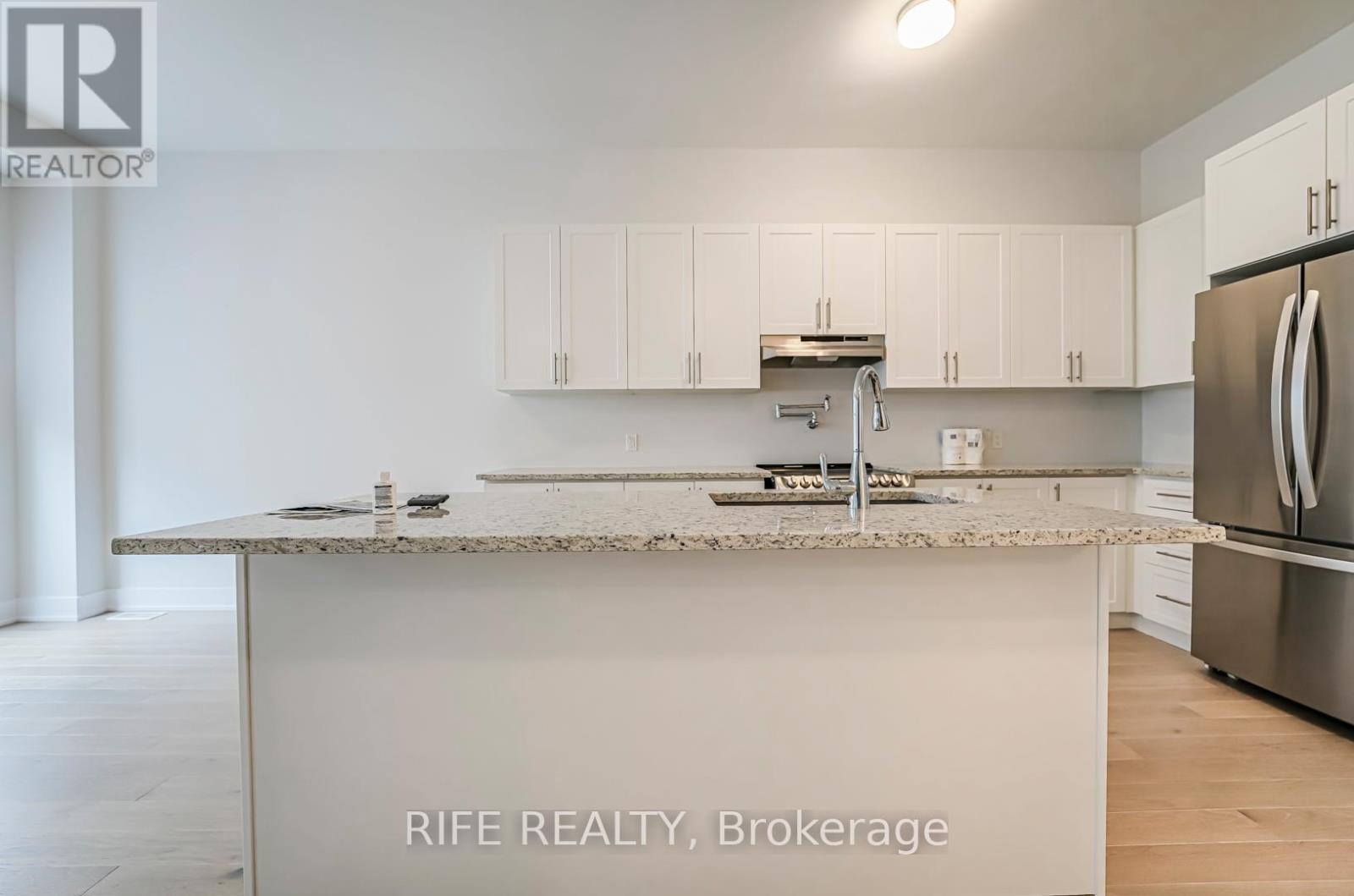 177 Sikura Circle, Aurora, Ontario  L4G 3Z1 - Photo 9 - N13410366