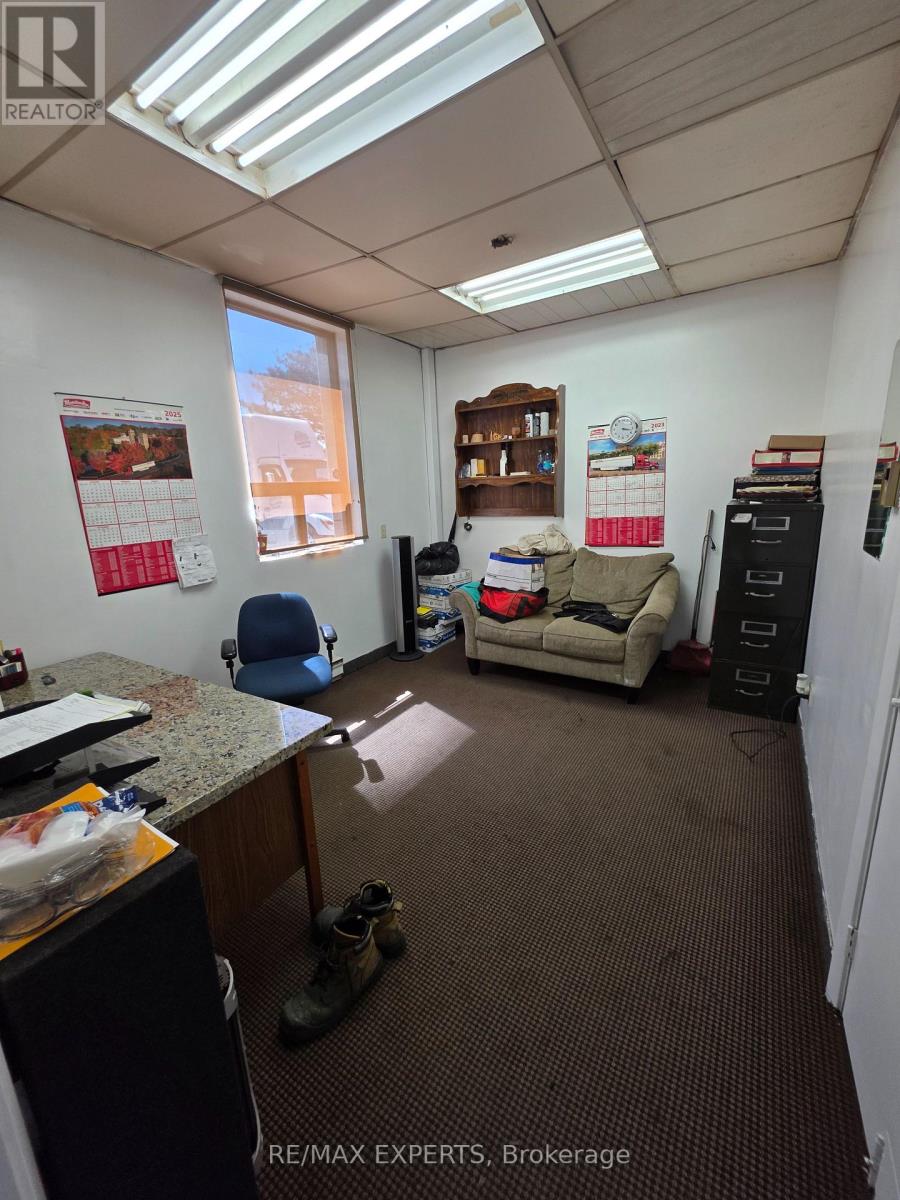 1640 Bonhill Road, Mississauga, Ontario  L5T 1C8 - Photo 2 - W13410348