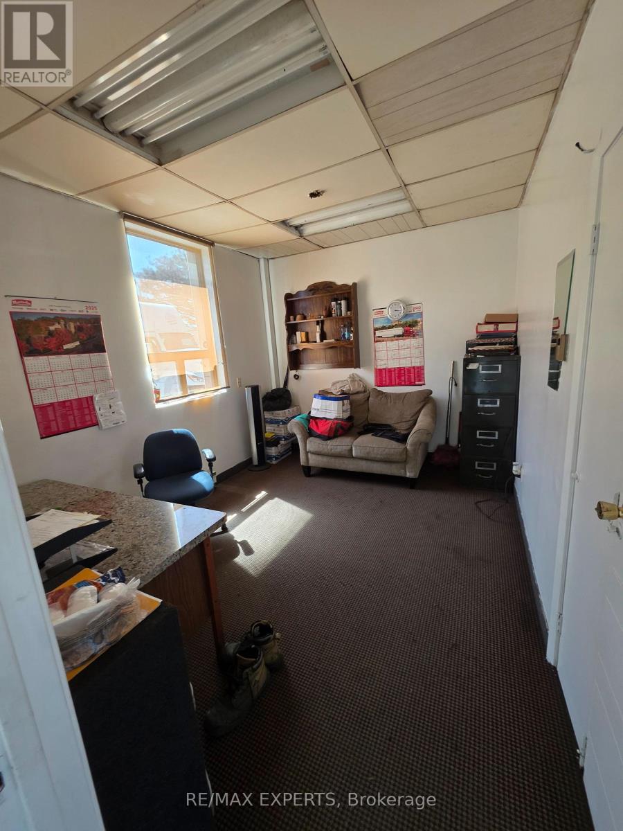 1640 Bonhill Road, Mississauga, Ontario  L5T 1C8 - Photo 3 - W13410348