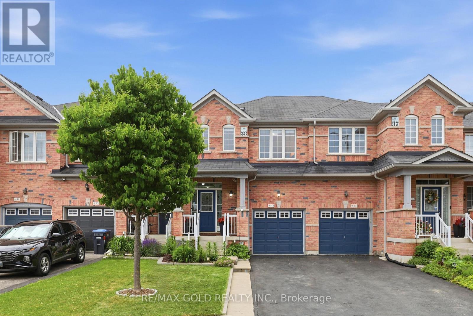 43 Hatton Court, Brampton, Ontario  L6Y 5T5 - Photo 3 - W13410394