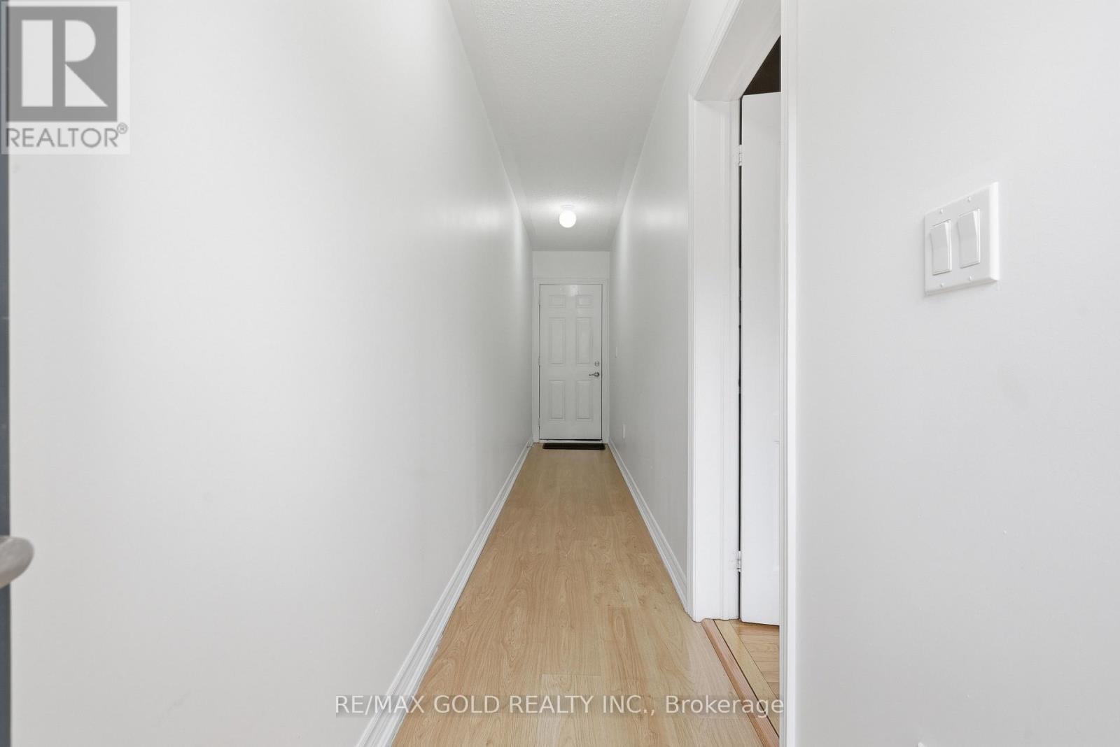 43 Hatton Court, Brampton, Ontario  L6Y 5T5 - Photo 4 - W13410394