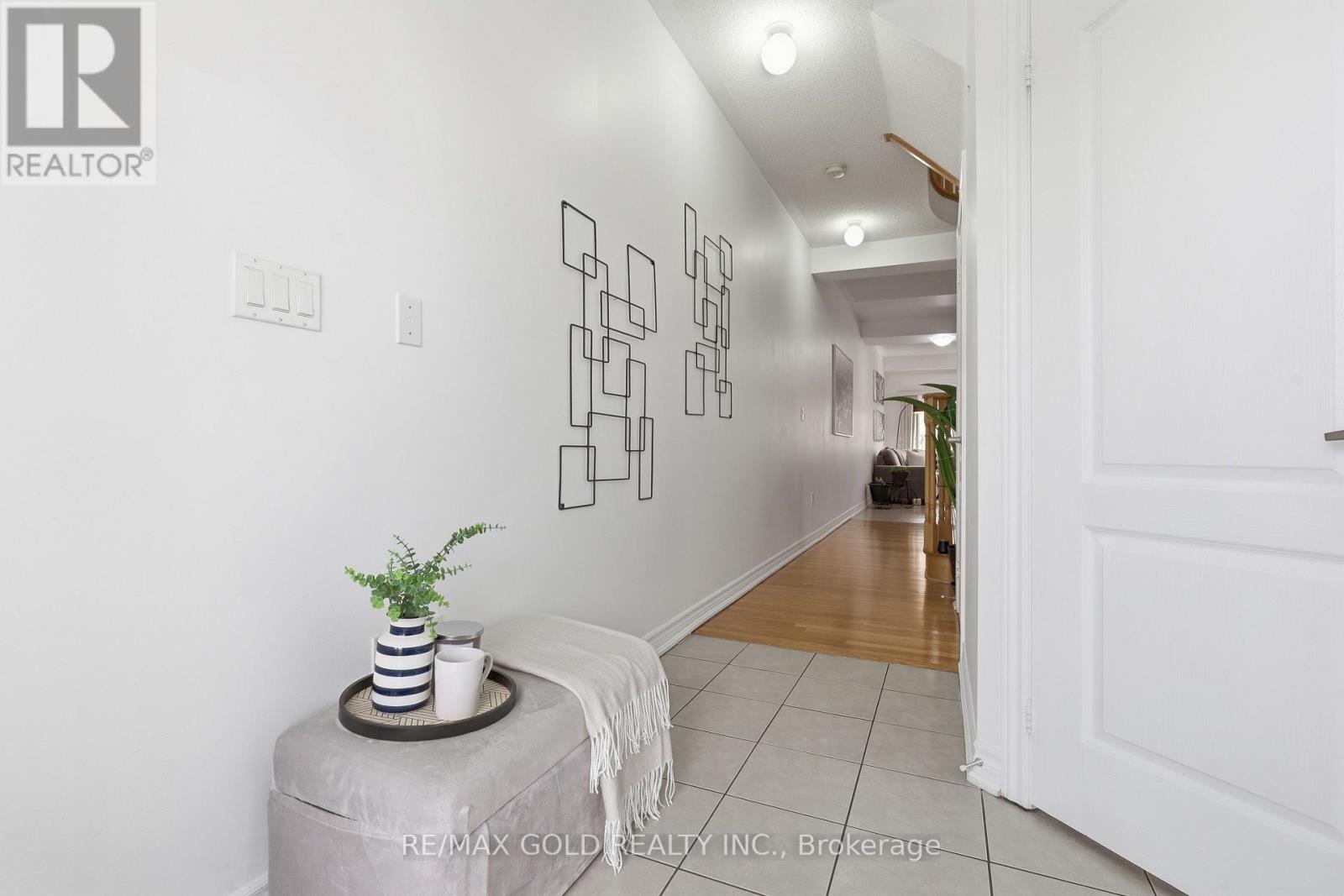 43 Hatton Court, Brampton, Ontario  L6Y 5T5 - Photo 6 - W13410394