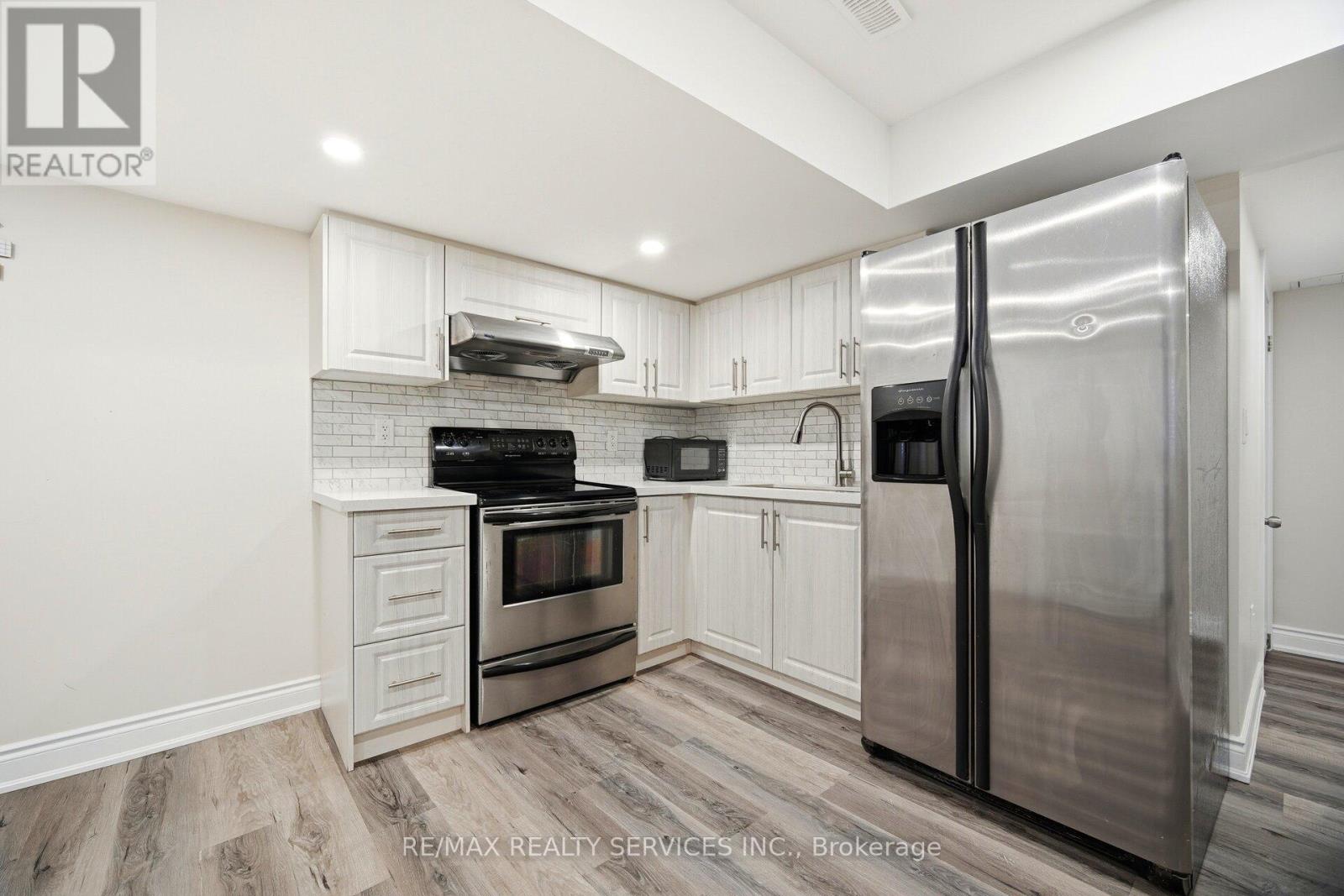 10 Deepcoral Court, Brampton, Ontario  L6V 4P7 - Photo 32 - W13247126