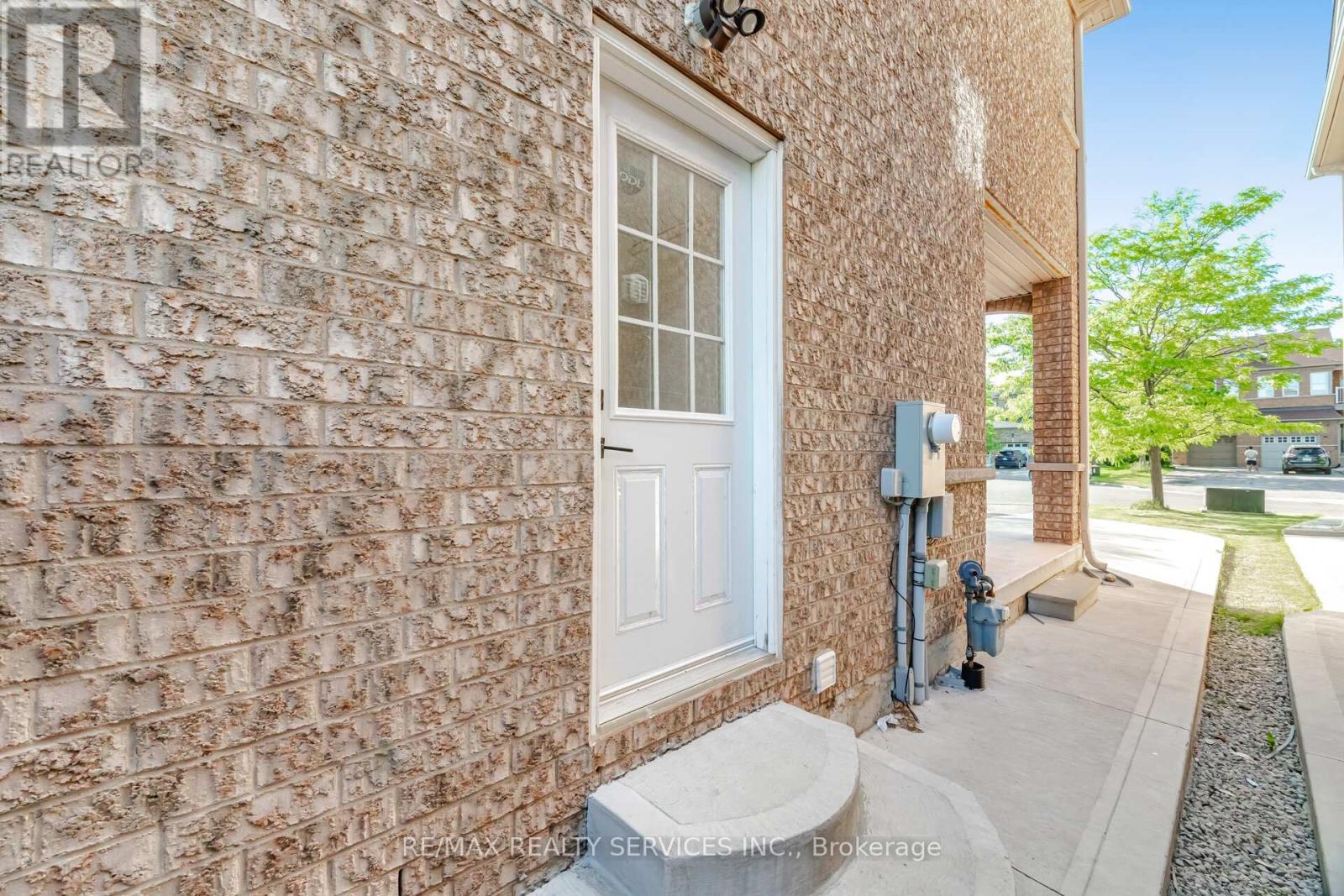 10 Deepcoral Court, Brampton, Ontario  L6V 4P7 - Photo 29 - W13247126