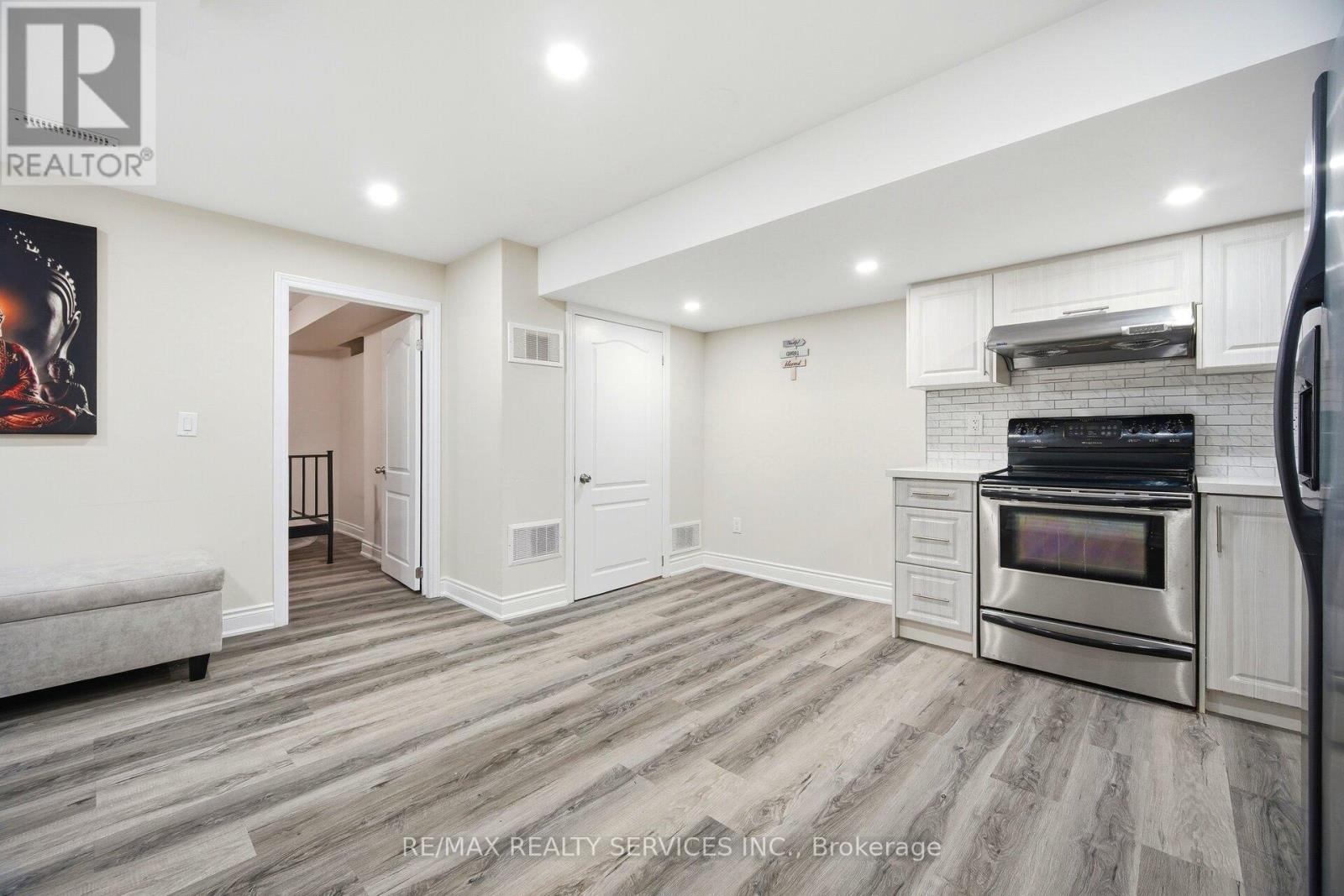 10 Deepcoral Court, Brampton, Ontario  L6V 4P7 - Photo 37 - W13247126