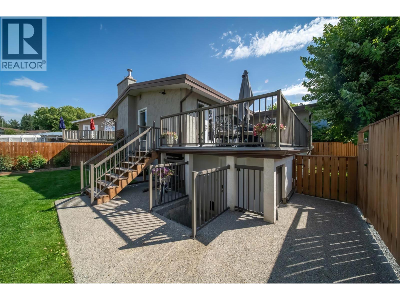211 26th Avenue S, Cranbrook, British Columbia V1C 3J2 - Photo 1 - 10390254