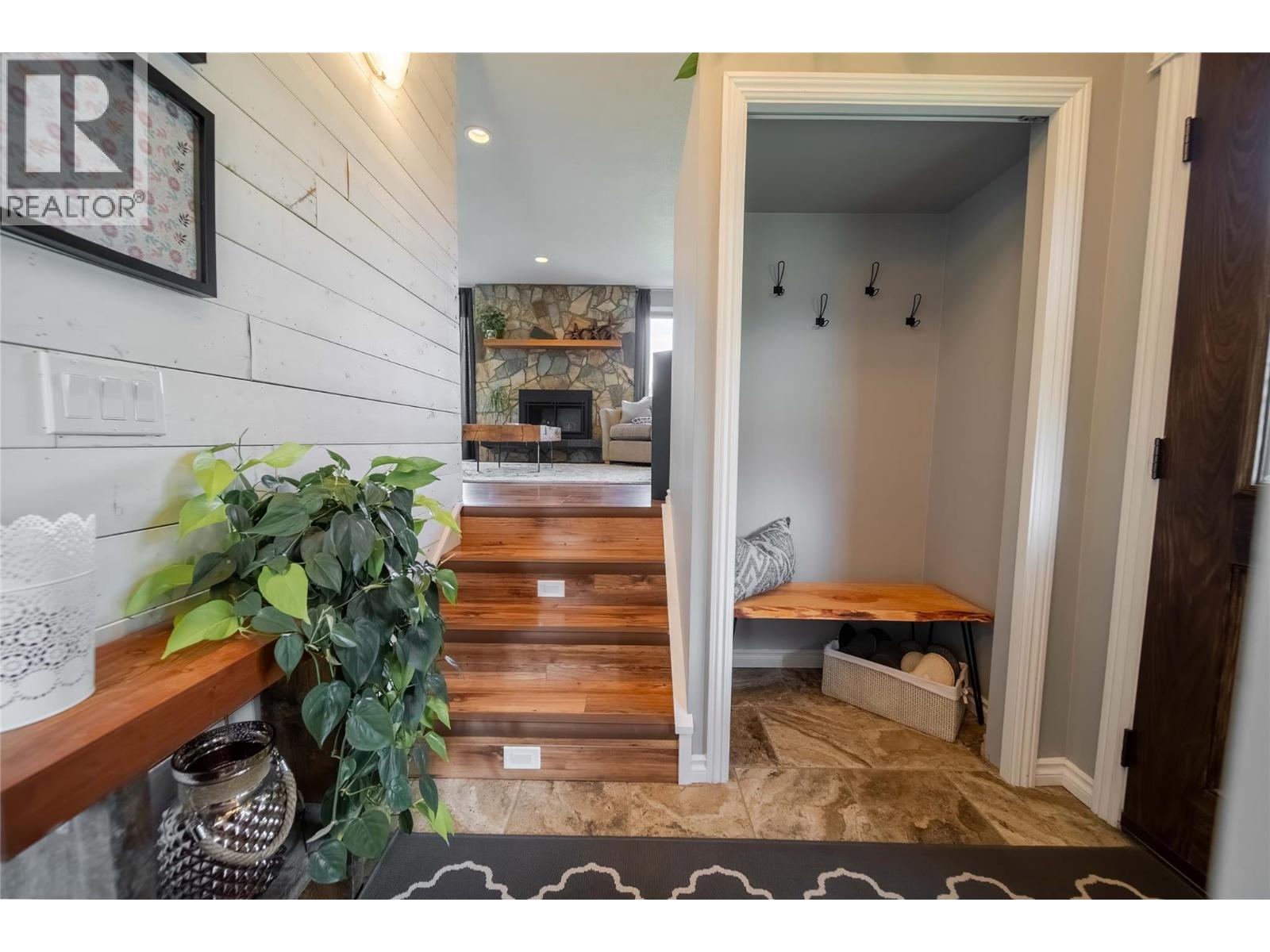 211 26th Avenue S, Cranbrook, British Columbia V1C 3J2 - Photo 6 - 10390254