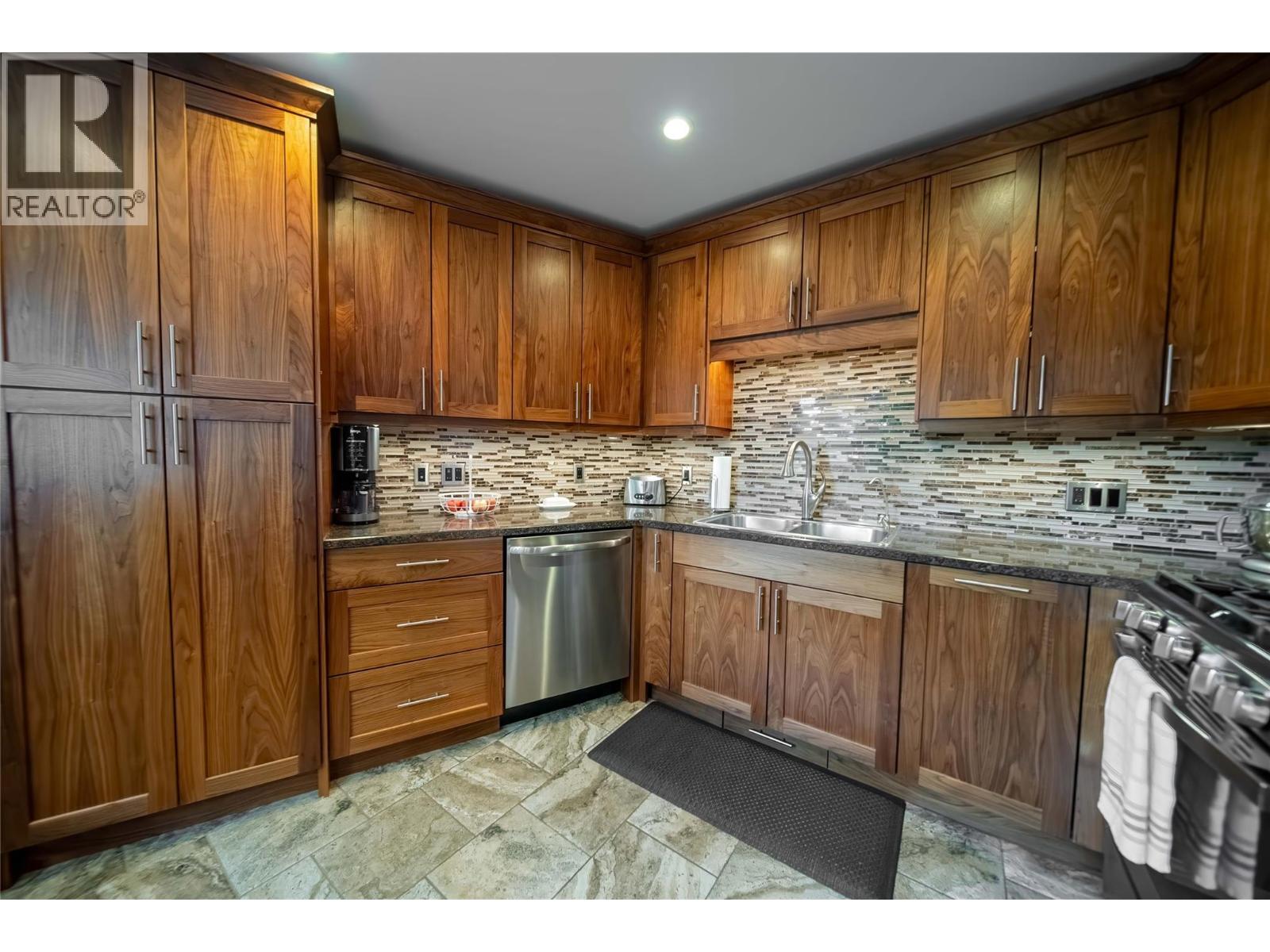 211 26th Avenue S, Cranbrook, British Columbia V1C 3J2 - Photo 15 - 10390254