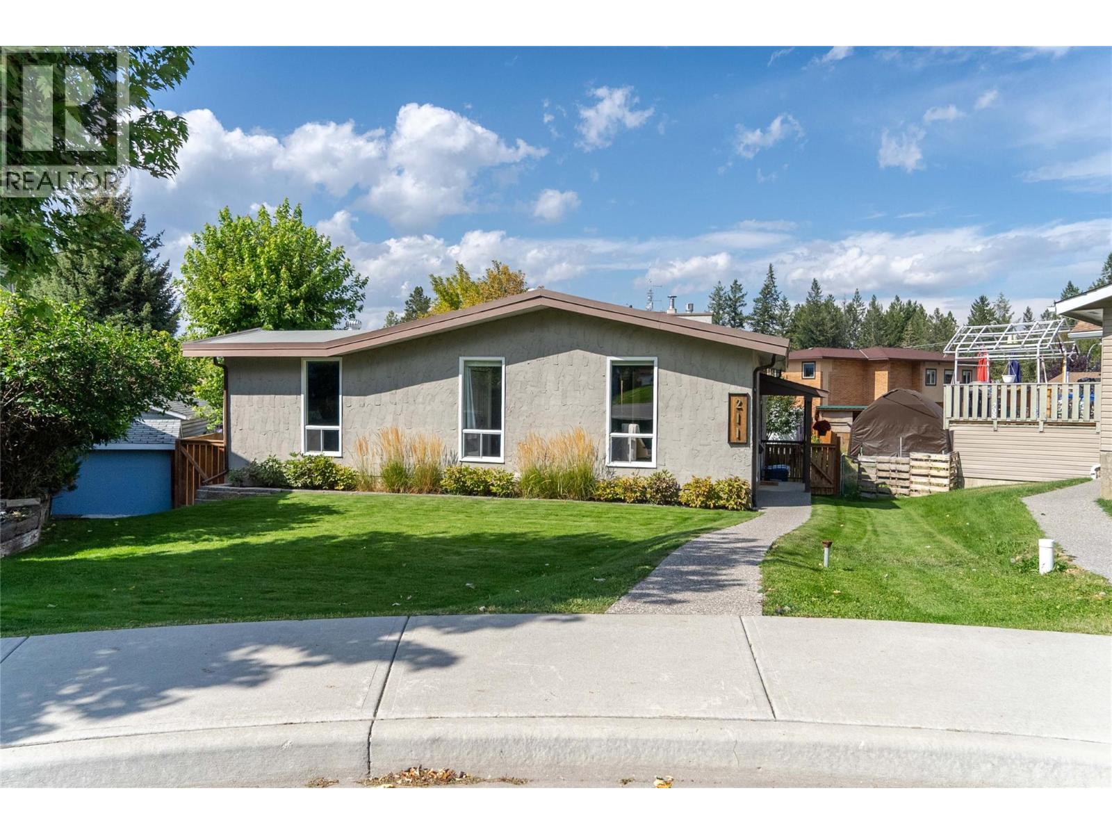 211 26th Avenue S, Cranbrook, British Columbia V1C 3J2 - Photo 2 - 10390254