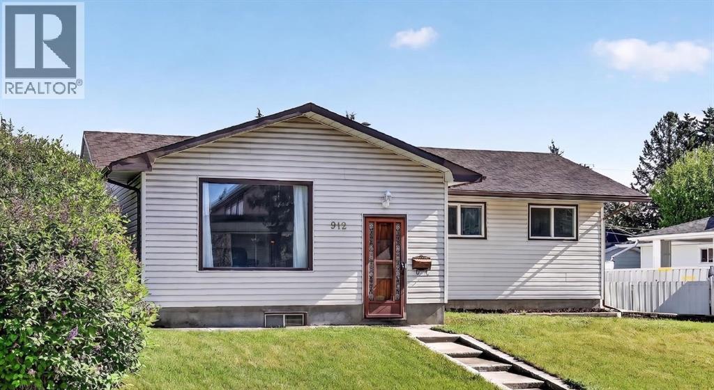 912 Stonehaven Road SW, Calgary, Alberta  T2W 0P6 - Photo 3 - A2315474