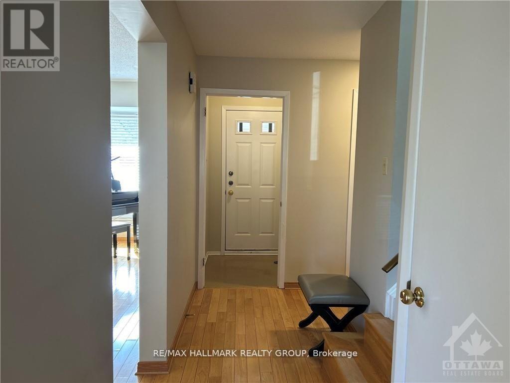 6417 Loire Drive, Ottawa, Ontario  K1C 3H1 - Photo 4 - X13410474