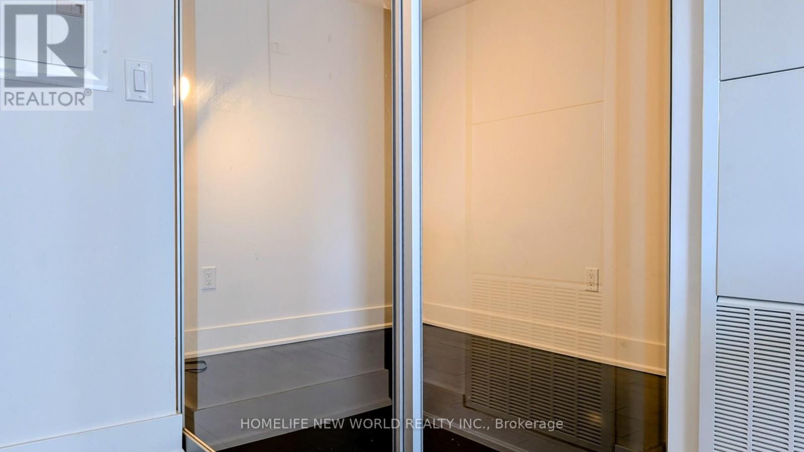 808 - 955 Bay Street, Toronto, Ontario  M5S 2A2 - Photo 8 - C13410404