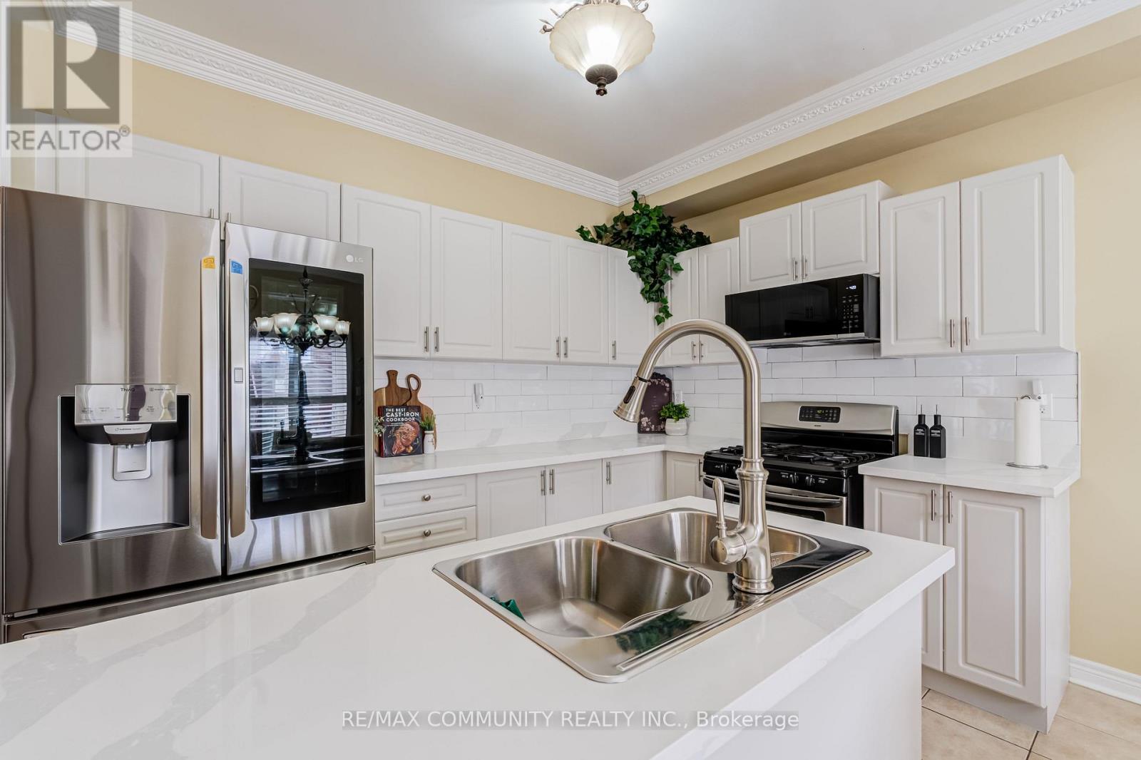 96 Cindy Nicholas Drive, Toronto, Ontario  M1E 5L1 - Photo 25 - E13410482