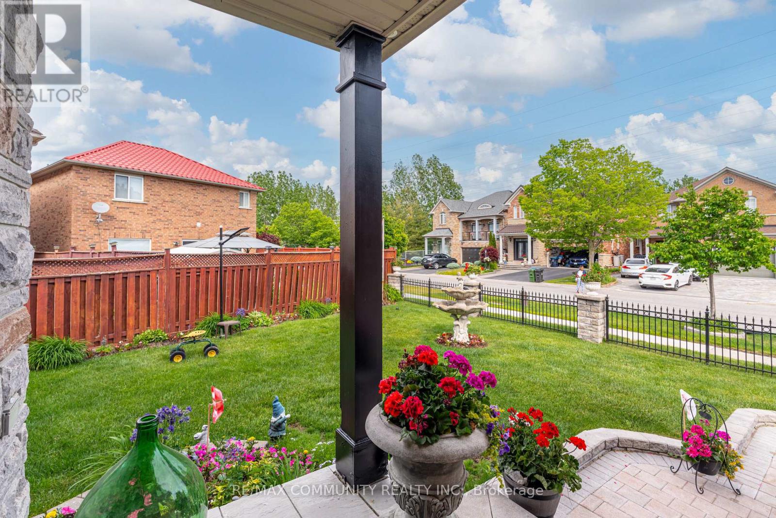 96 Cindy Nicholas Drive, Toronto, Ontario  M1E 5L1 - Photo 5 - E13410482