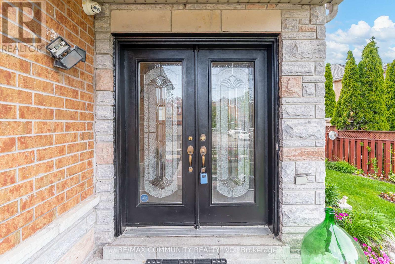 96 Cindy Nicholas Drive, Toronto, Ontario  M1E 5L1 - Photo 6 - E13410482