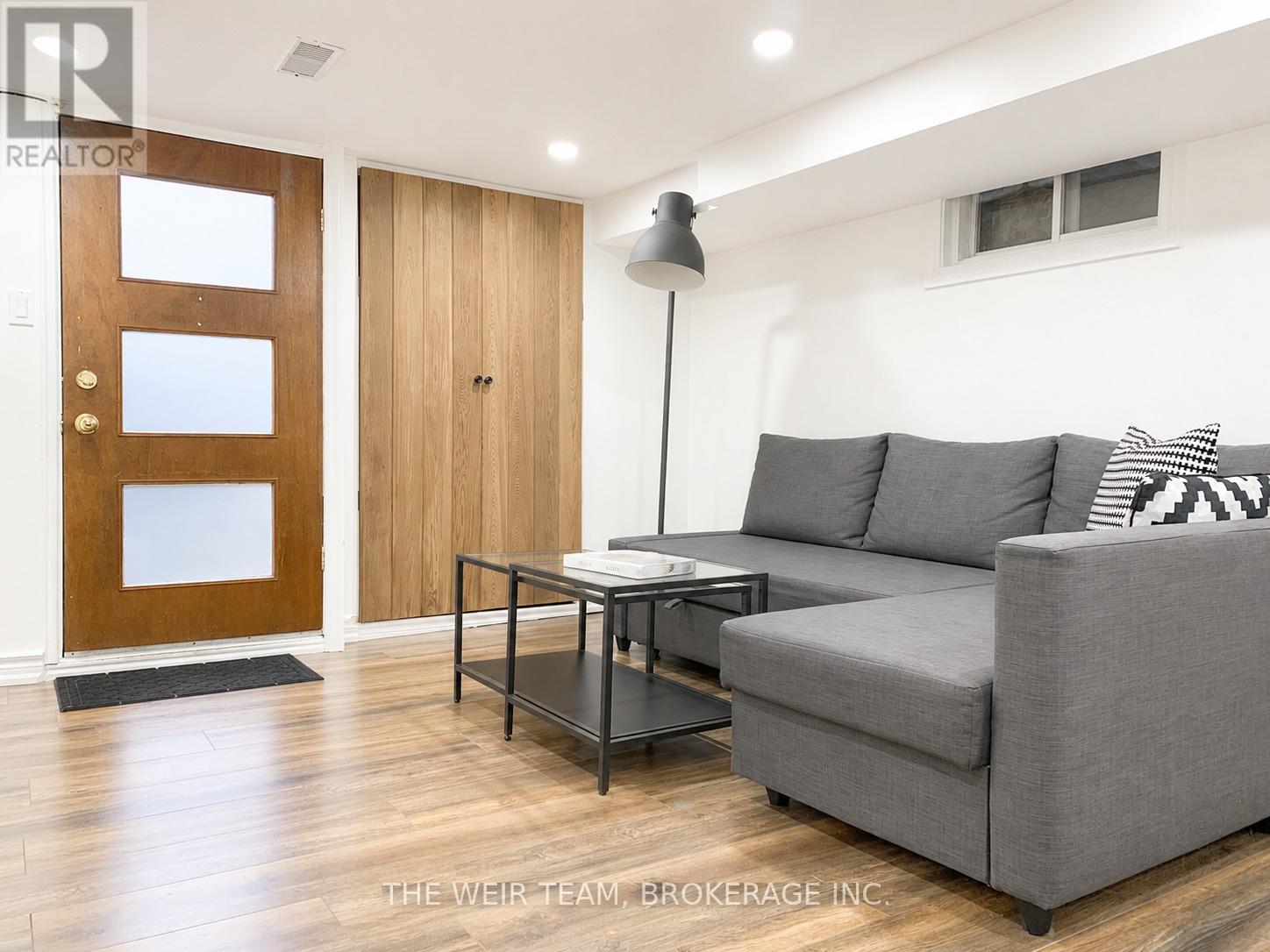 911 Woodbine Avenue, Toronto, Ontario  M4C 4B6 - Photo 17 - E13208308