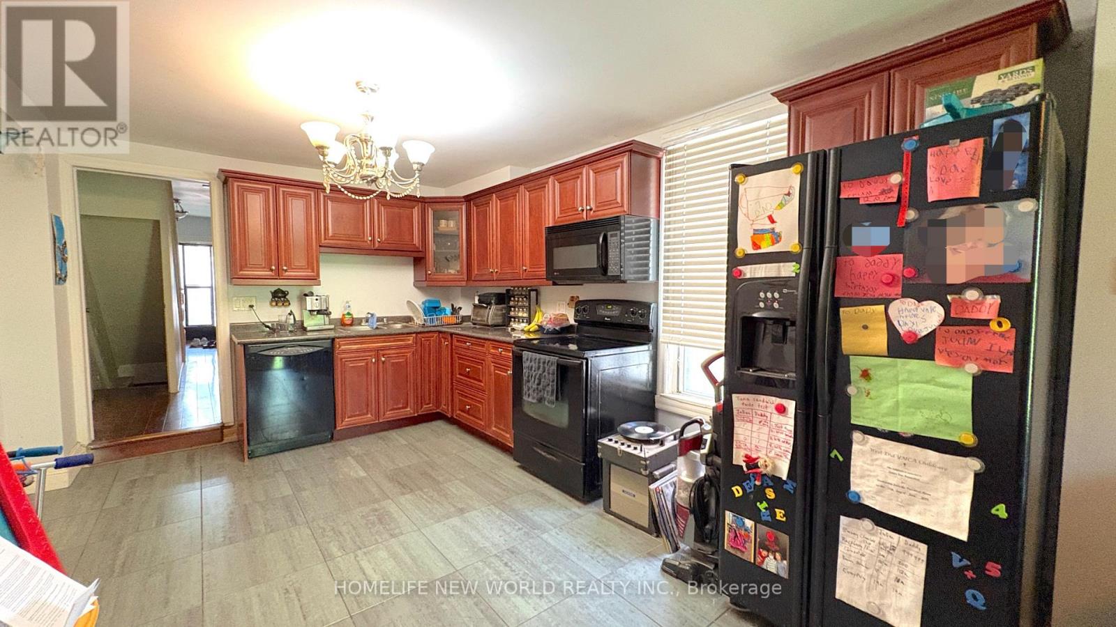 8 Burnfield Avenue, Toronto, Ontario  M6G 1Y5 - Photo 14 - W13410462