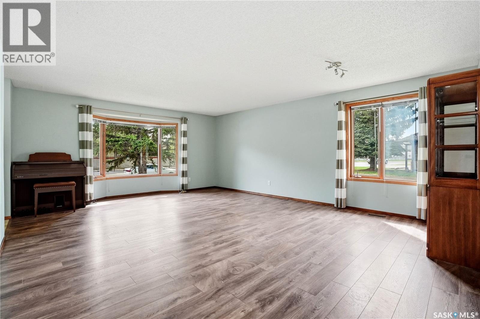 3344 Woodhams Drive, Regina, Saskatchewan  S4V 2R1 - Photo 2 - SK038317