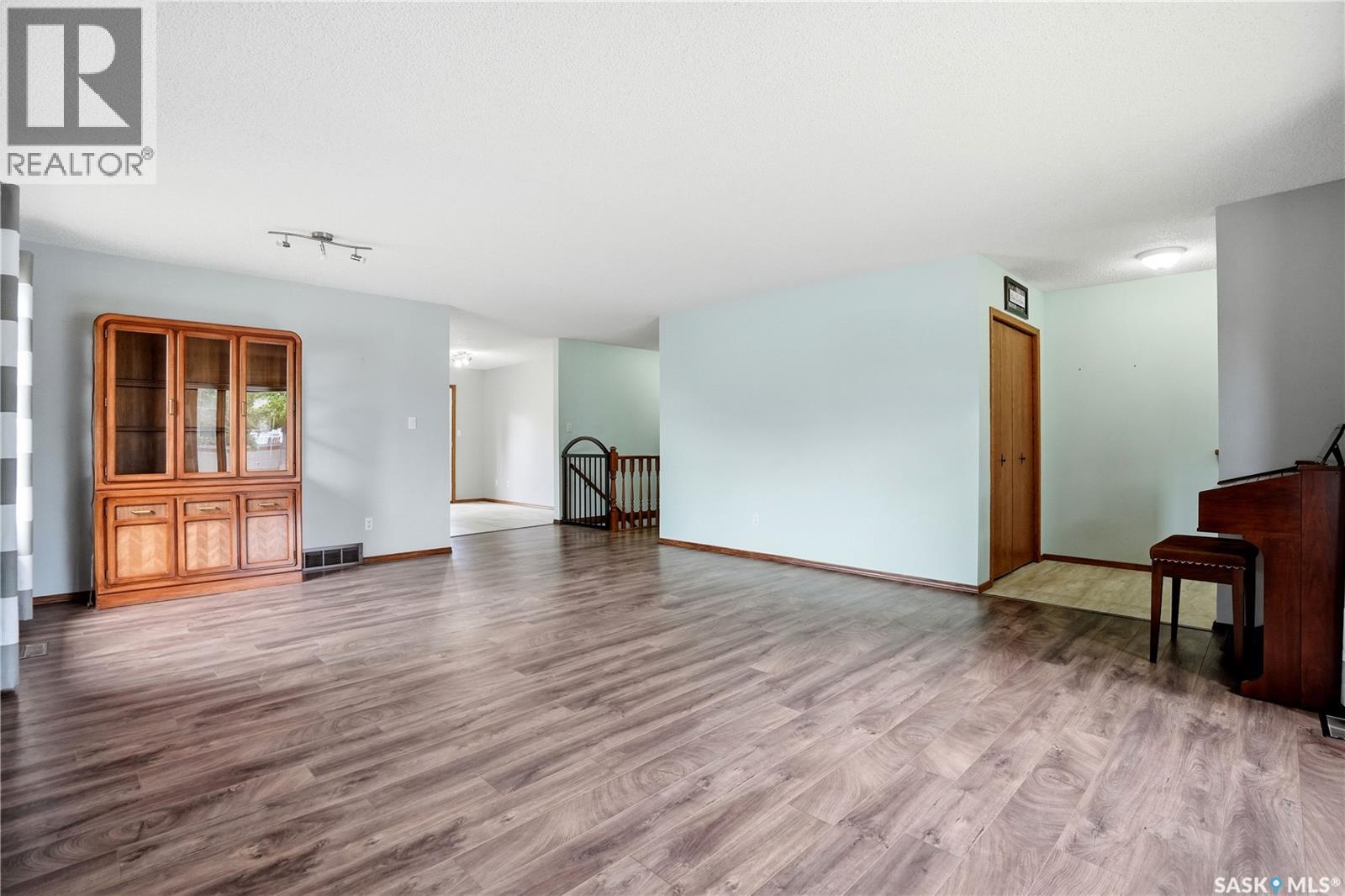 3344 Woodhams Drive, Regina, Saskatchewan  S4V 2R1 - Photo 4 - SK038317