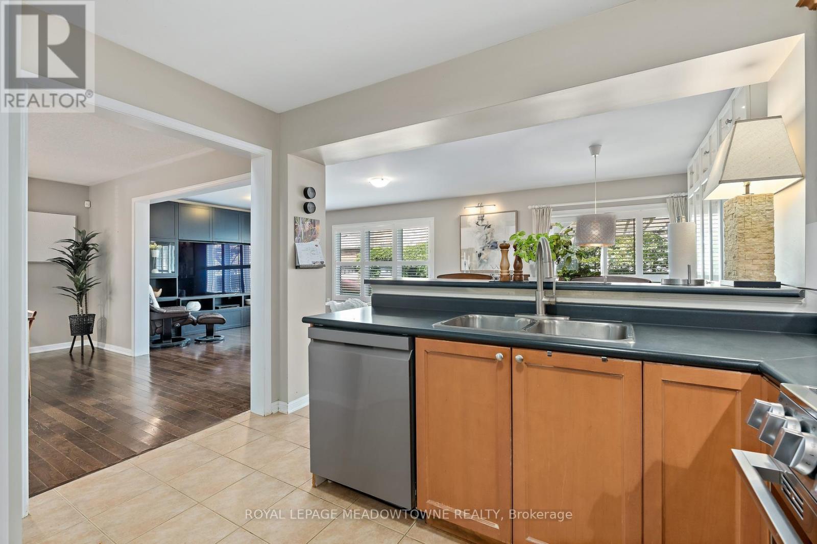 451 Zuest Crescent, Milton, Ontario  L9T 8E7 - Photo 16 - W13250160