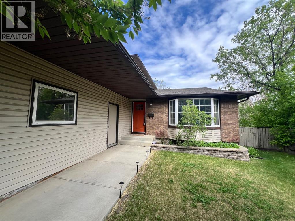 436 Ranchridge Bay NW, Calgary, Alberta  T3G 1V6 - Photo 2 - A2301281