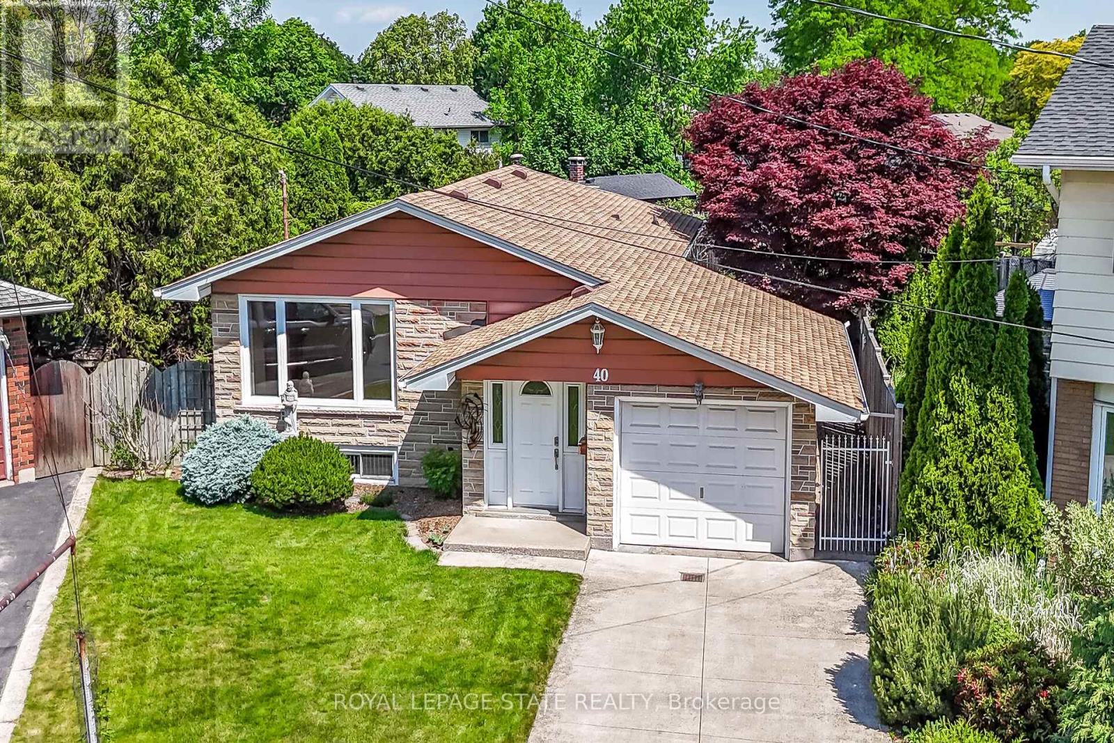 40 Bermuda Court, Hamilton, Ontario  L9C 2J8 - Photo 2 - X13410570