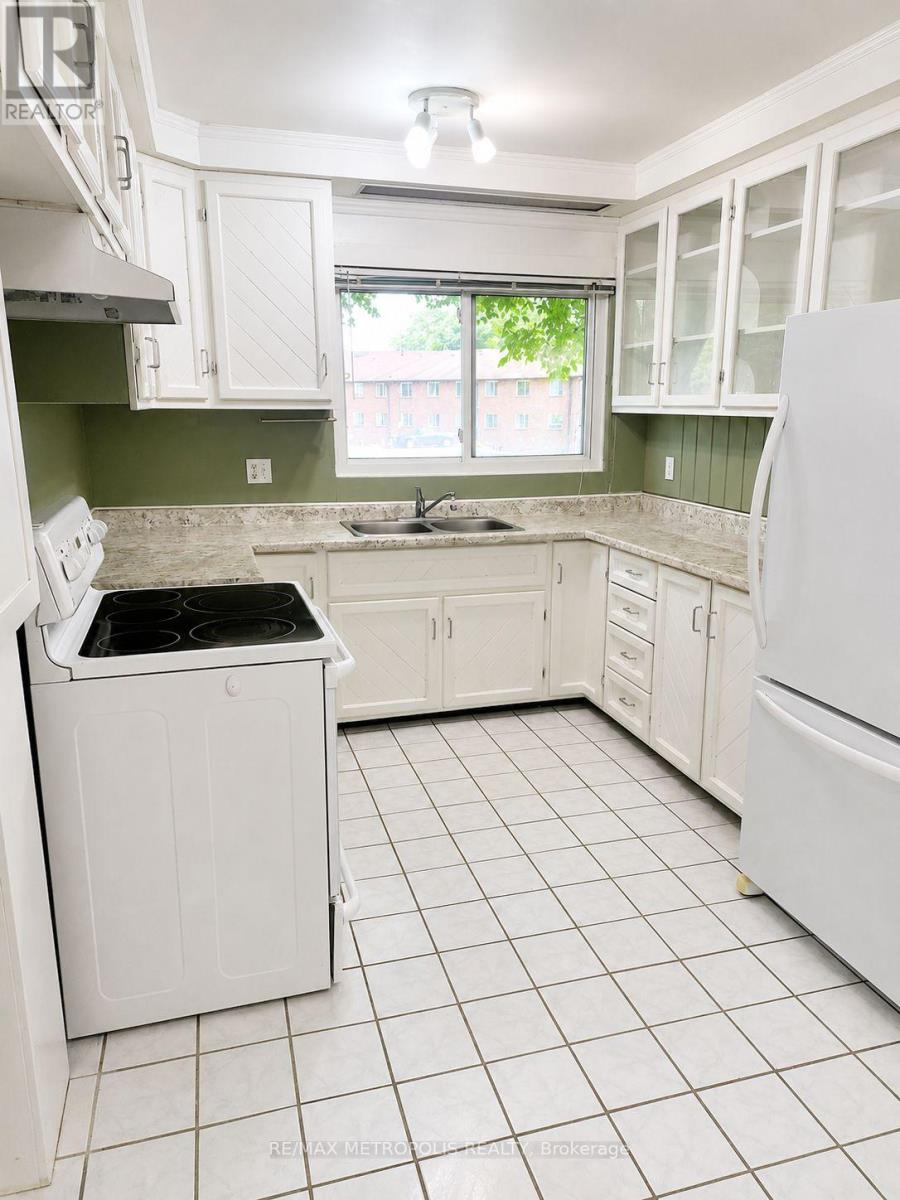 Main - 266 Napier Street, Barrie, Ontario  L4M 1X9 - Photo 2 - S13410648