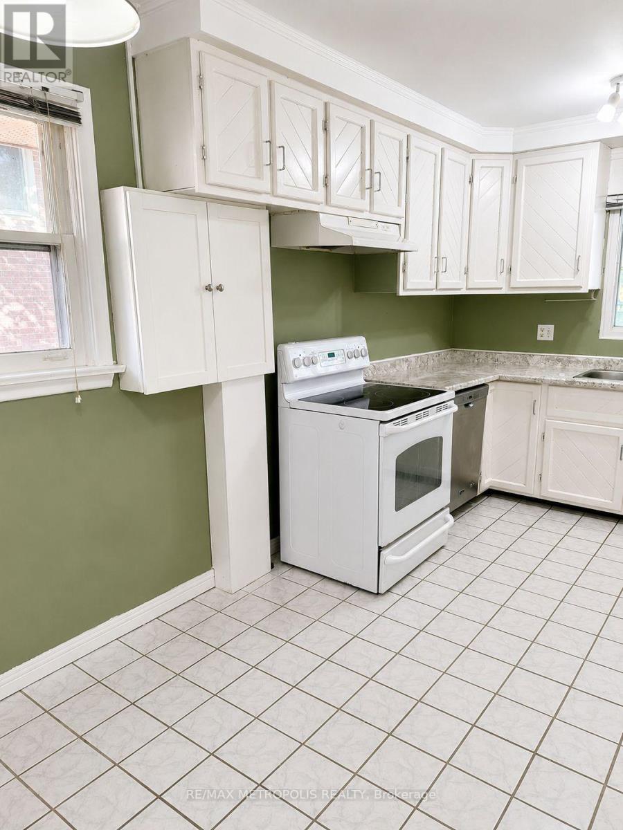 Main - 266 Napier Street, Barrie, Ontario  L4M 1X9 - Photo 3 - S13410648