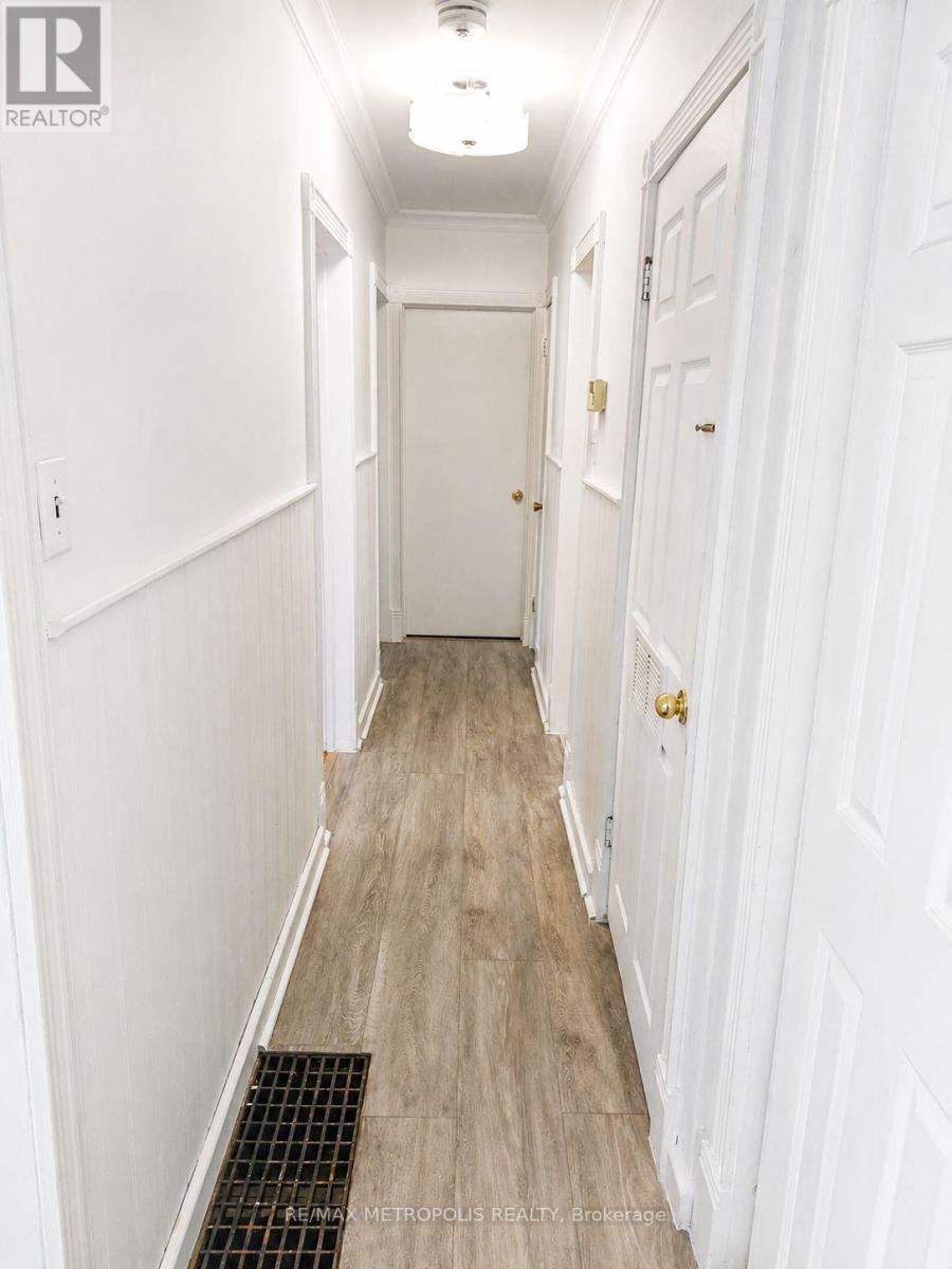 Main - 266 Napier Street, Barrie, Ontario  L4M 1X9 - Photo 4 - S13410648