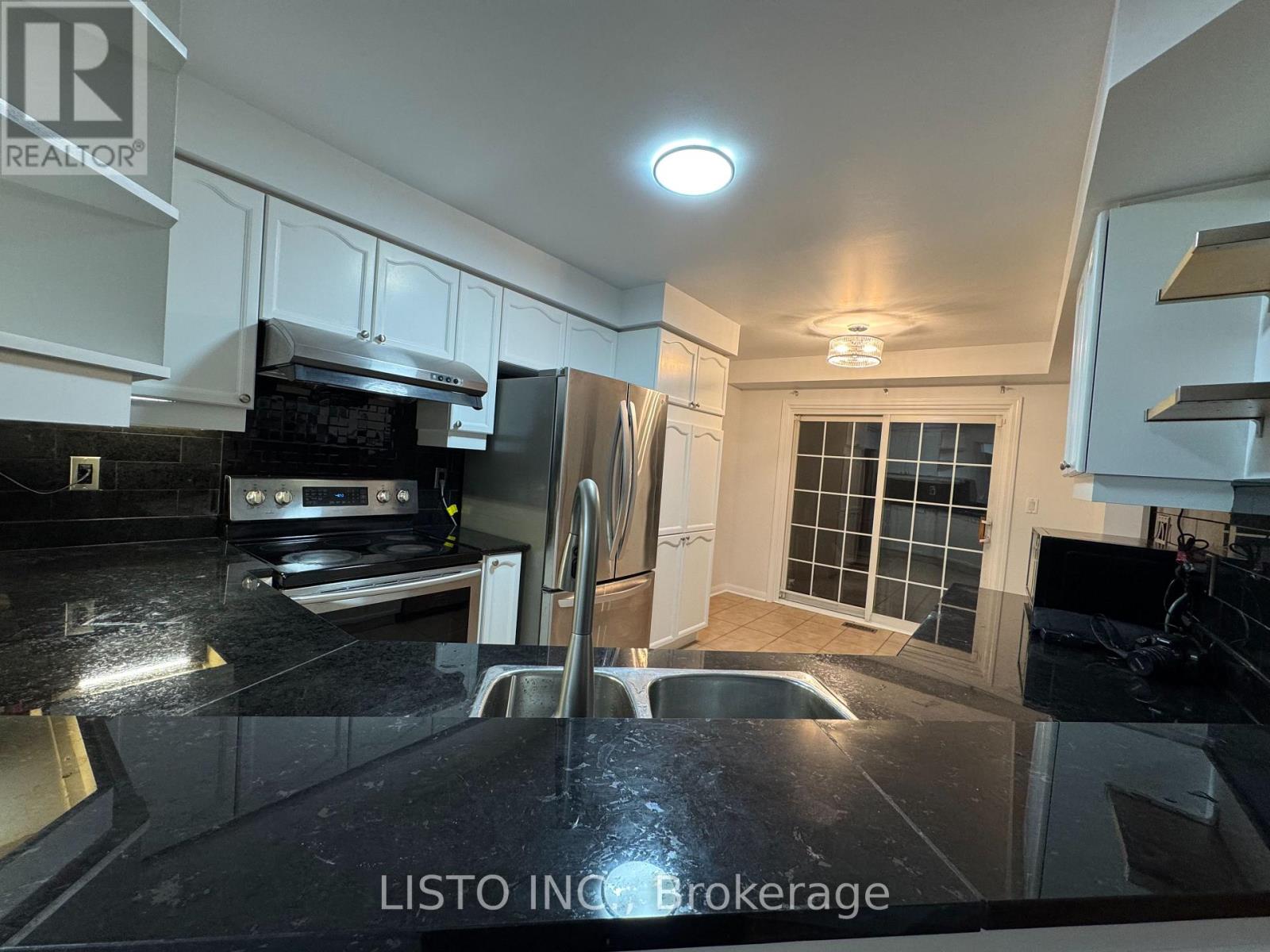 128 Sweetwood Circle, Brampton, Ontario  L7A 2S2 - Photo 3 - W13410632