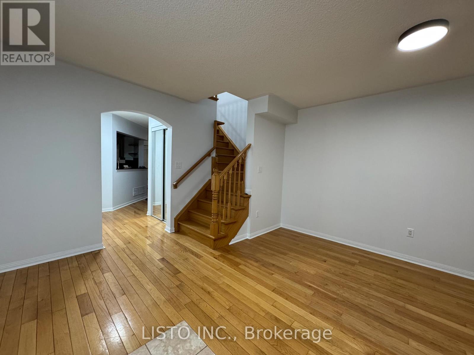 128 Sweetwood Circle, Brampton, Ontario  L7A 2S2 - Photo 5 - W13410632