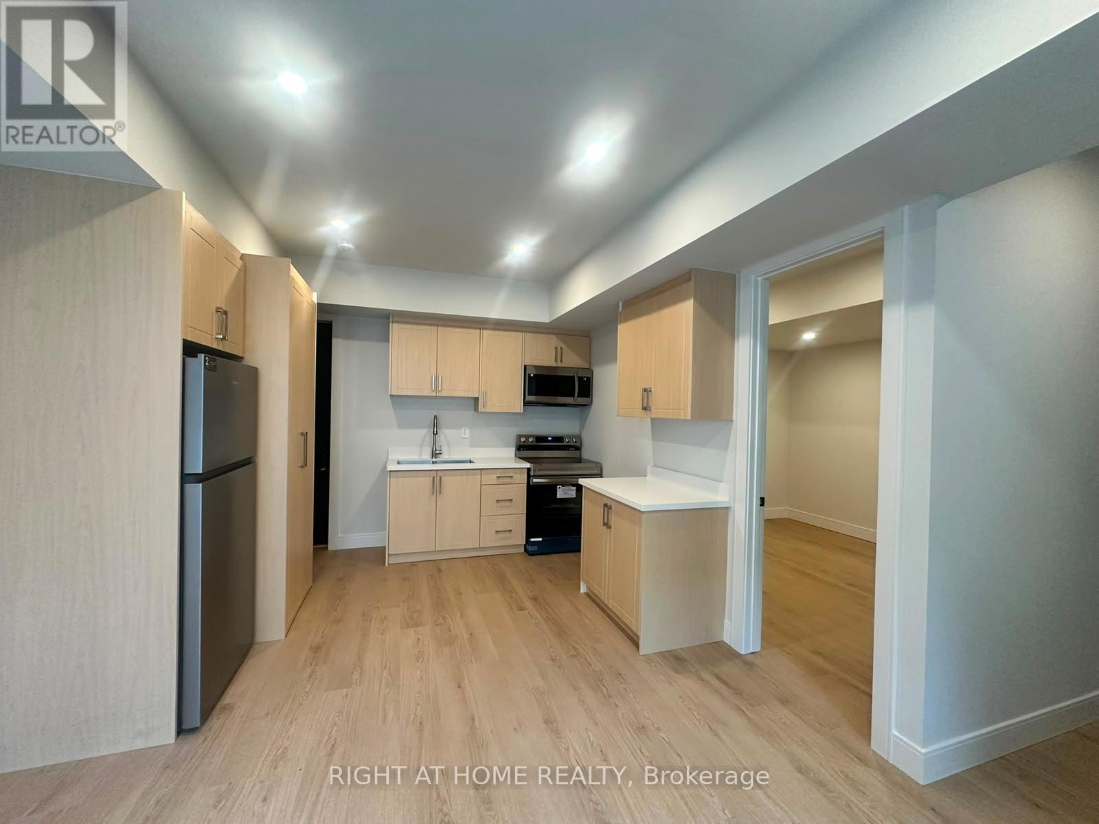 855 Tenth Street, Mississauga, Ontario  L5E 1S7 - Photo 4 - W13410668