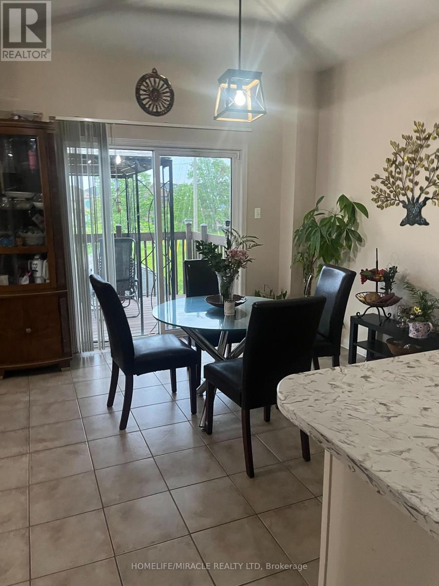 23 Roundstone Drive, Brampton, Ontario  L6X 0K7 - Photo 6 - W13237248
