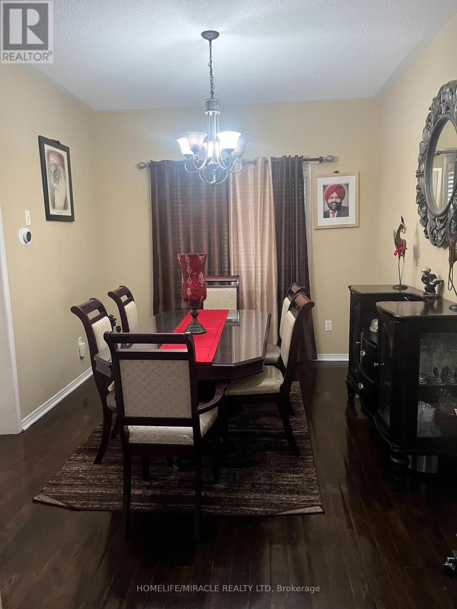 23 Roundstone Drive, Brampton, Ontario  L6X 0K7 - Photo 7 - W13237248