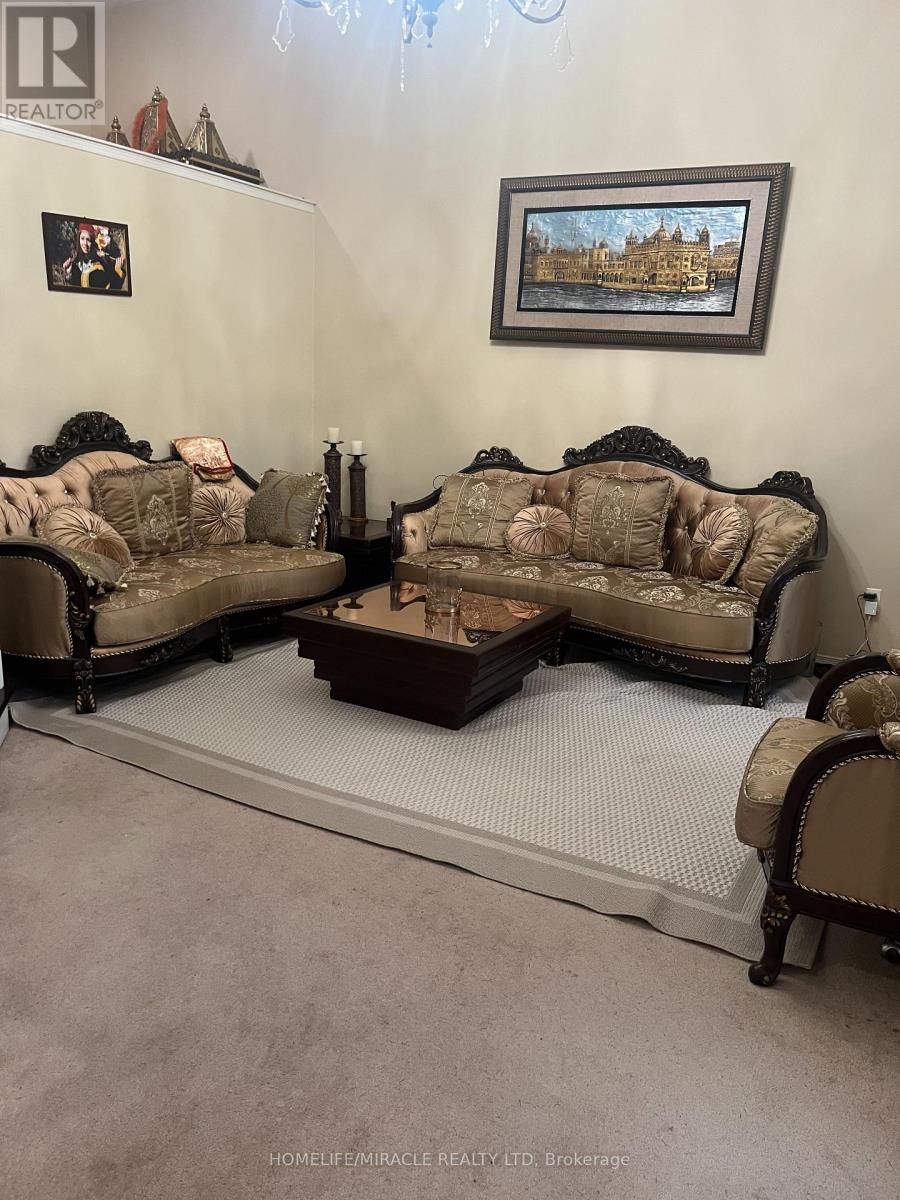 23 Roundstone Drive, Brampton, Ontario  L6X 0K7 - Photo 3 - W13237248