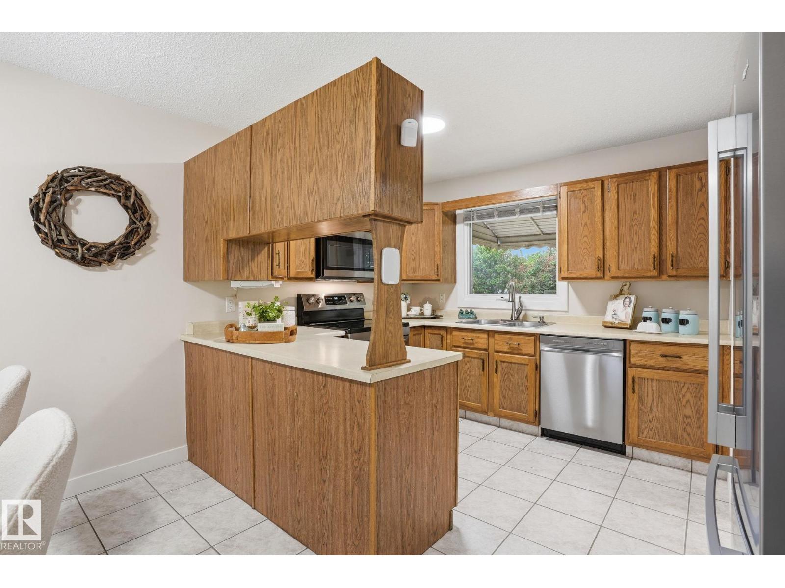 1008 61 St NW, Edmonton, Alberta  T6L 2G5 - Photo 11 - E4492238