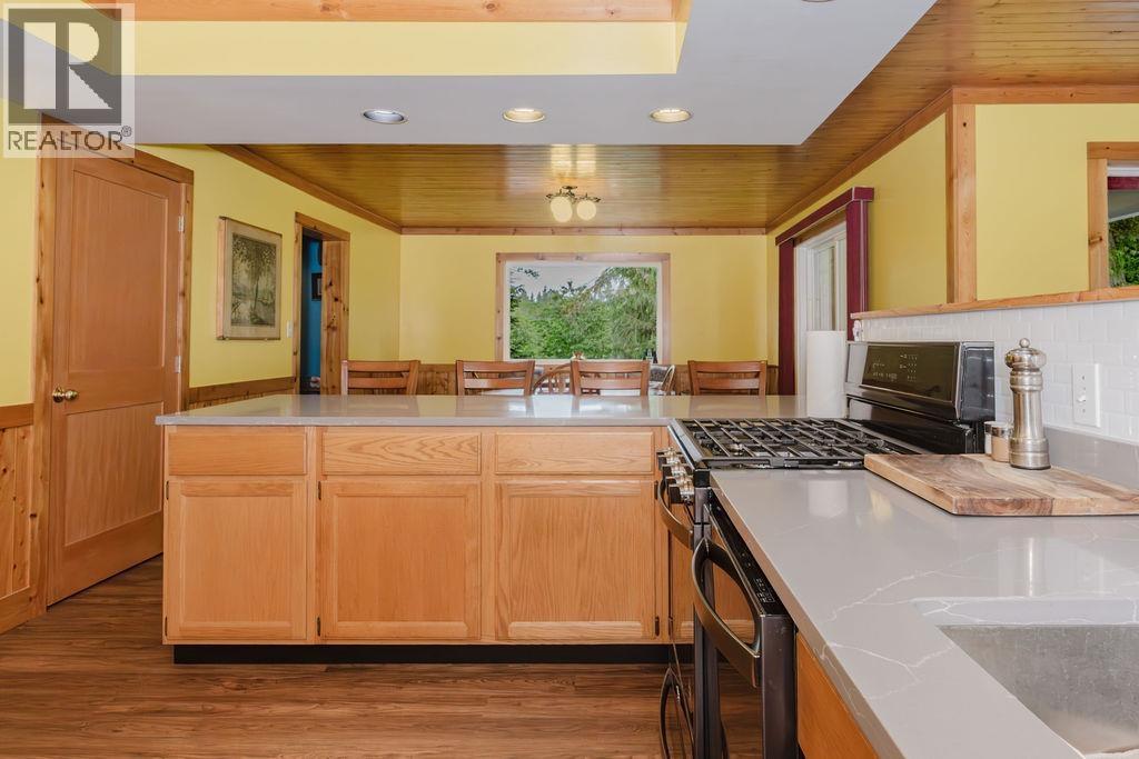279 Lark Road, Gibsons, British Columbia  V0N 1V4 - Photo 5 - R3132974