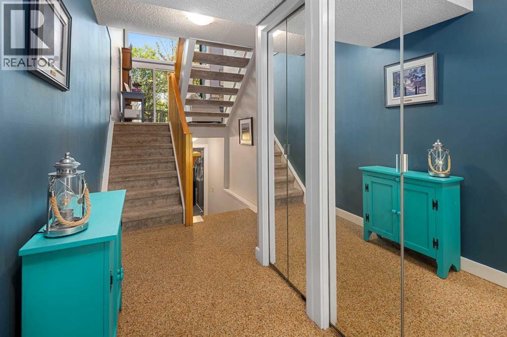 3, 185 Woodridge Drive SW, Calgary, Alberta  T2W 3X7 - Photo 3 - A2316597