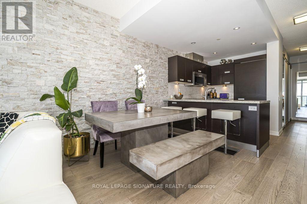 2115 - 90 Park Lawn Road, Toronto, Ontario  M8Y 0B6 - Photo 3 - W13410726
