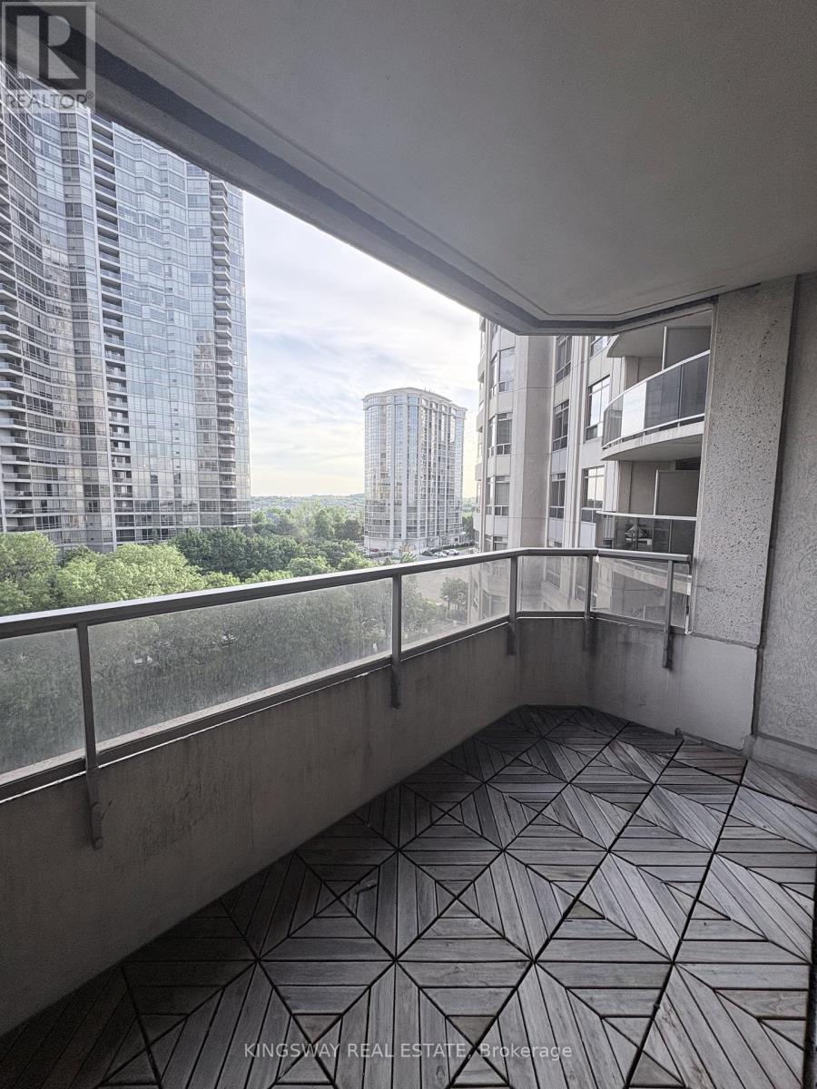 814 - 35 Kingsbridge Garden Circle, Mississauga, Ontario  L5R 3Z5 - Photo 11 - W13410728