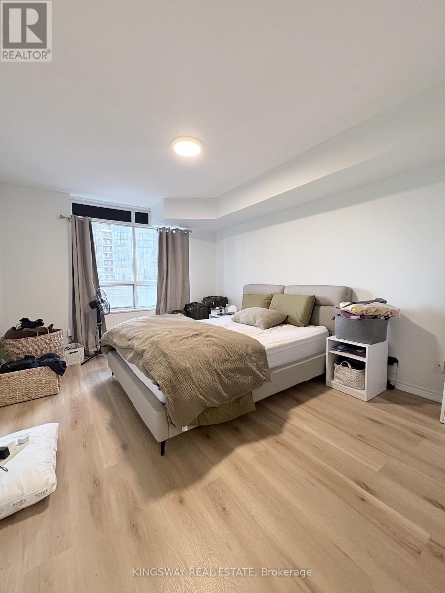 814 - 35 Kingsbridge Garden Circle, Mississauga, Ontario  L5R 3Z5 - Photo 8 - W13410728