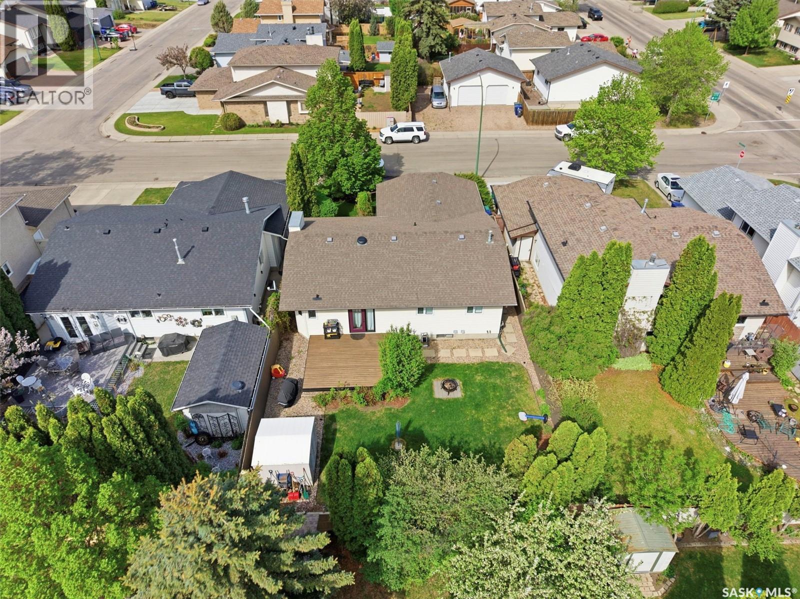 610 Bronson Crescent, Saskatoon, Saskatchewan  S7J 5E5 - Photo 3 - SK038374