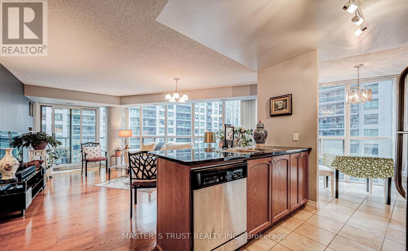 711 - 30 Grand Trunk Crescent, Toronto, Ontario  M5J 3A4 - Photo 7 - C13410802