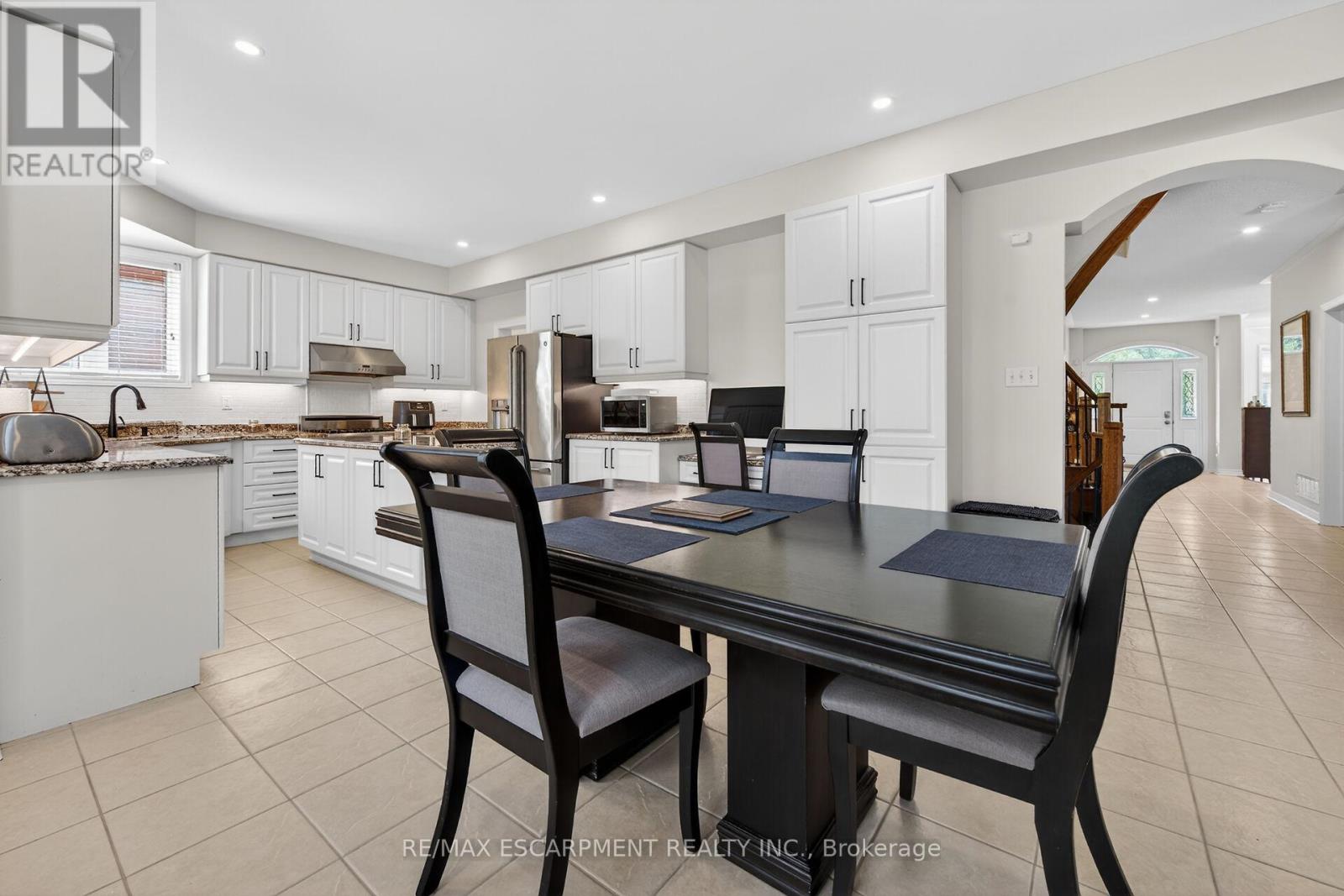 2431 Castlebrook Road, Oakville, Ontario  L6M 4Z2 - Photo 12 - W13155308