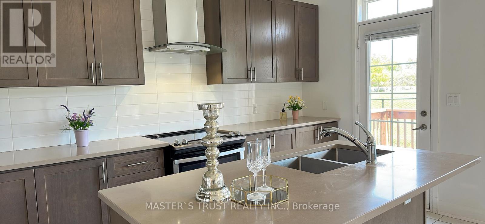 102 Frank Kelly Drive, East Gwillimbury, Ontario  L9N 0V3 - Photo 7 - N13410758