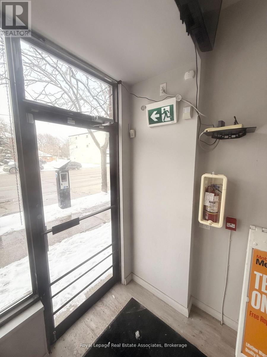 237 Lakeshore Road E, Mississauga, Ontario  L5G 1G8 - Photo 6 - W13410760