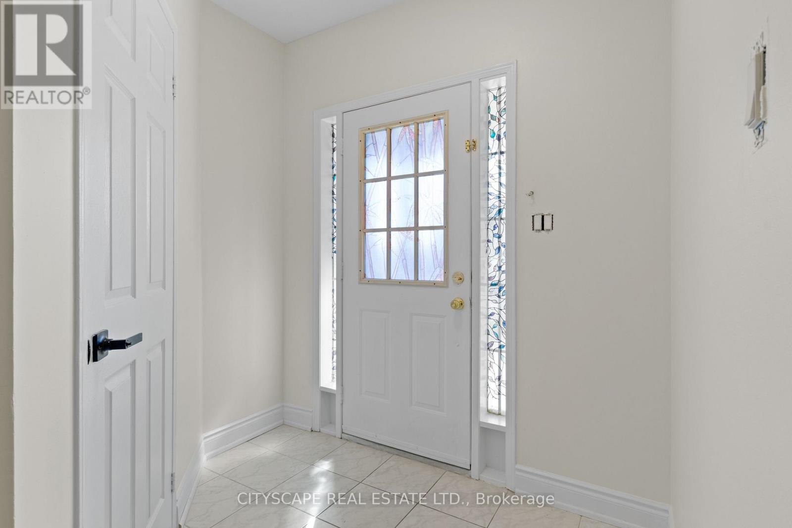 3409 Mcdowell Drive, Mississauga, Ontario  L5M 6R7 - Photo 4 - W13410794